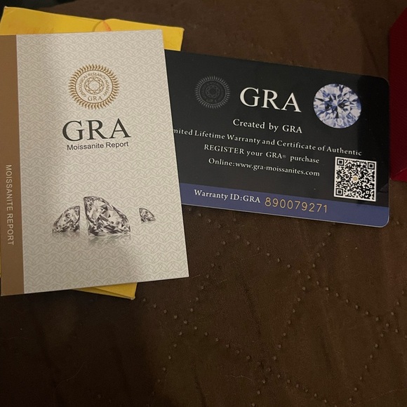 Moissanite ring new in box - Picture 4 of 4